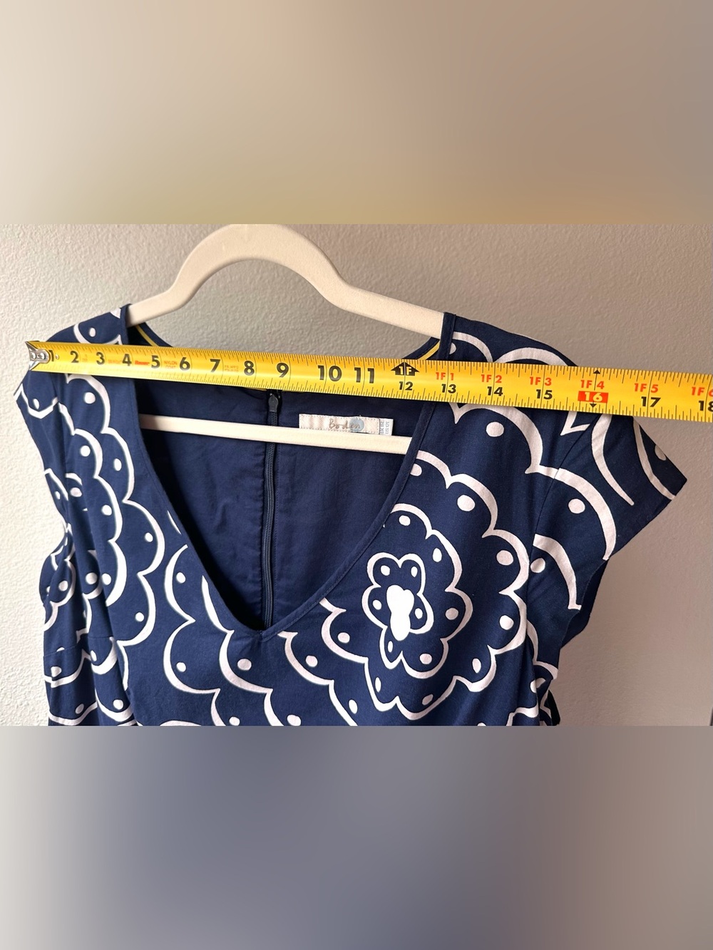Like New! Boden Navy & White Floral Fit-and-Flare Dress Lined with V-Neck Sz 12 - Picture 10 of 10